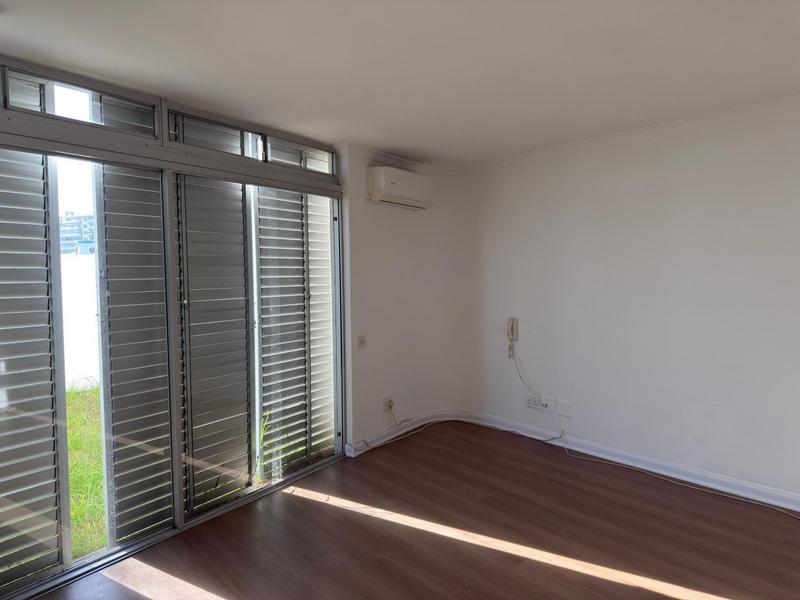 To Let 3 Bedroom Property for Rent in Sea Point Western Cape